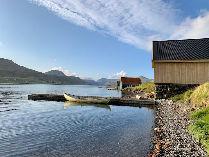 Cozy Boathouse By The Sea - Faroe Islands