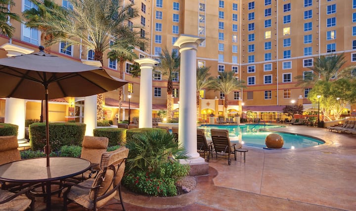 Gorgeous Newly Renovated 2 Bedroom Suite! - Las Vegas Strip, NV