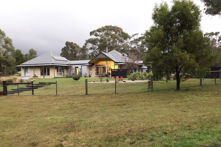 Woodend Home With Stunning Mt Macedon Views - Macedon Ranges Shire