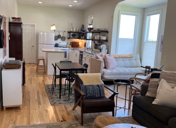 Bright And Airy Family Friendly  Bungalow - Omaha, NE