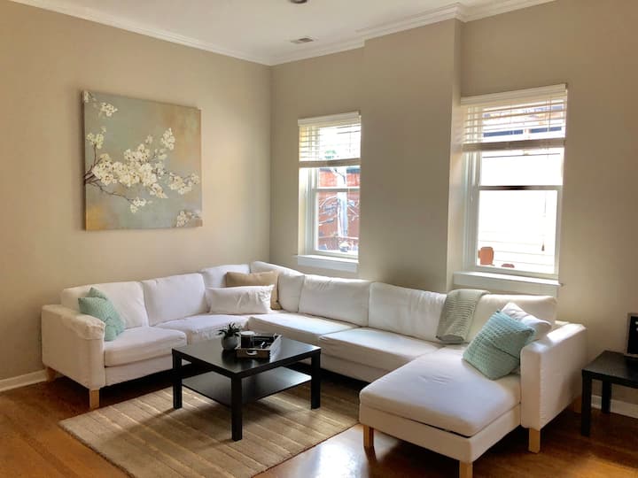Sophisticated, 2-br Condo In Old Town - West Loop - Chicago