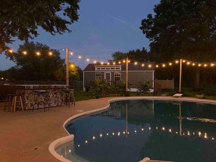 The Pool House: King Bed - Tulsa