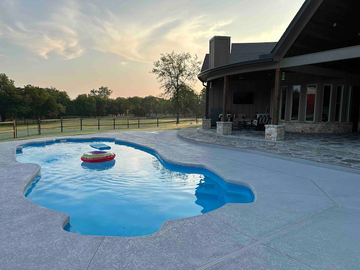 Gated Luxury Estate+pool Near Tulsa Int’l Airport - Owasso, OK