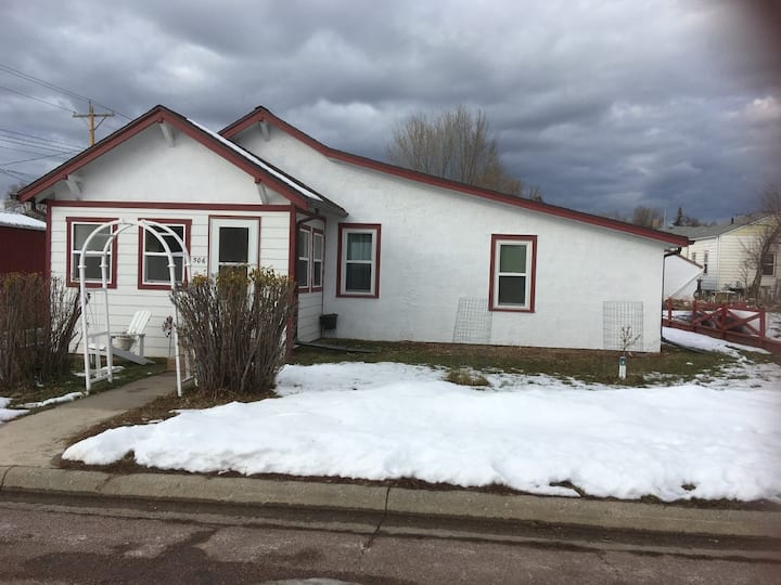 Country Bungalow Near Downtown Hot Springs, Sd - Hot Springs, SD