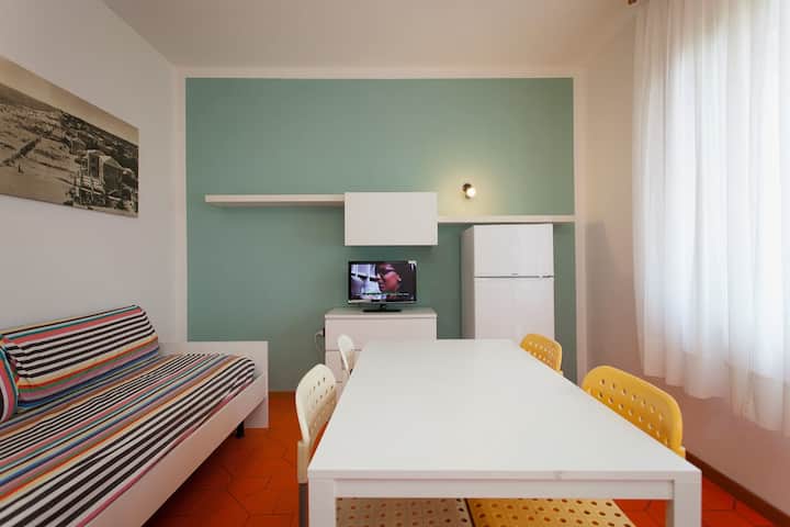 Apartment With Private Parking & Beach In Center - Jesolo