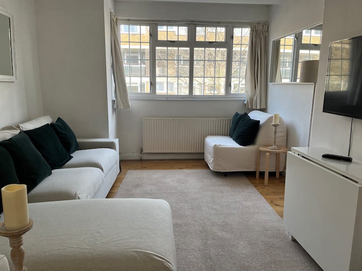 Comfortable Cosy Cream Central, 2 Bedroom Home. - Charing Cross - London