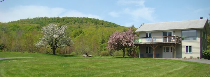 The Mountain House With Large Private Pond - Hudson Valley