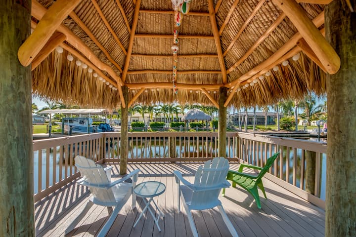 House Romance/ Dock/tikki/ Pool / Free Wifi /Bbq - Sanibel Island, FL