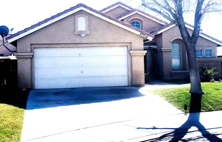 1 Bed/1 Bath You Are Welcome To Enjoy Palmdale,ca - Palmdale, CA