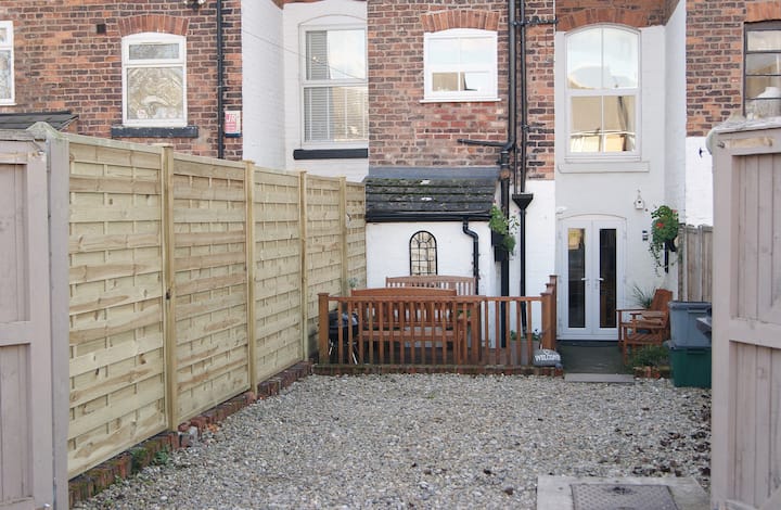 Quirky & Cosy House For 5-6, Parking, Centre 2km - Chester Zoo