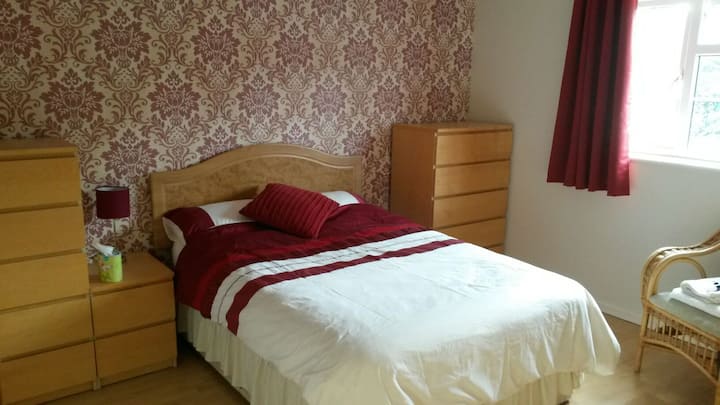 Large Double Bedroom  Near Hopital And Town Centre - Sherborne
