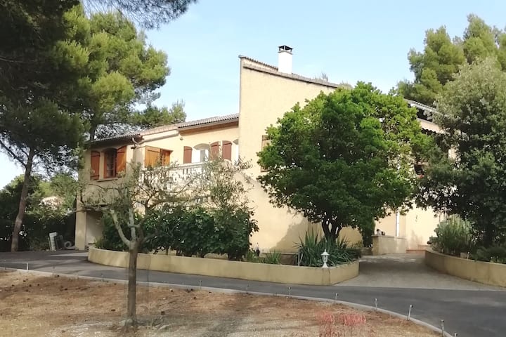 Gîte Climatisé Dans Villa Provençale Sous Les Pins - Bollène