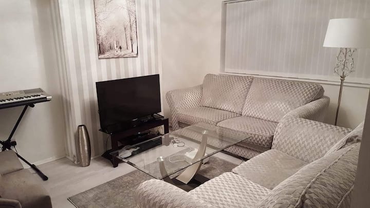 Entire House Available - Luton