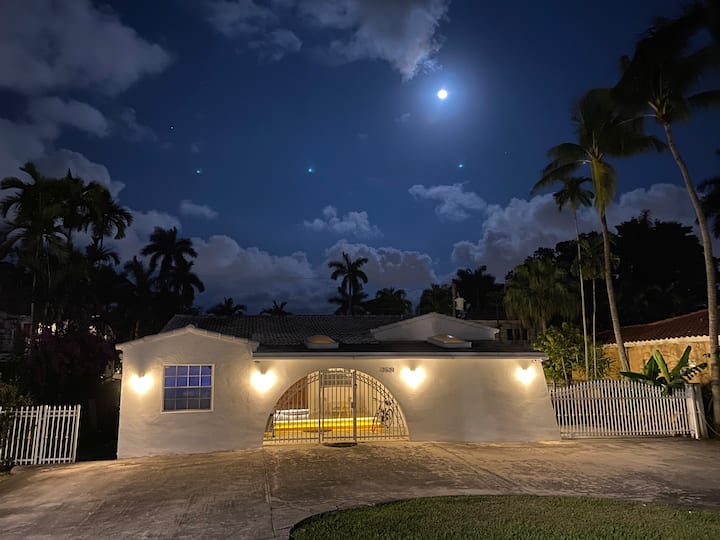 2bd 1bth Private Island Security Gated Villa Miami - Miami Beach