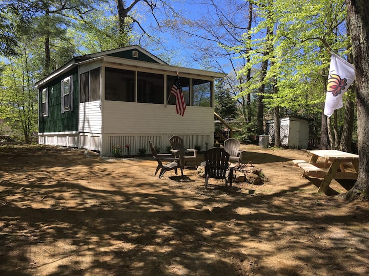 Stunning Updated Cottage. Includes Canoe! Dog Friendly! - New Hampshire