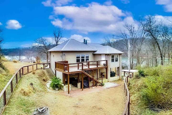 Beaver Lake Home Retreat With Hot Tub | Rogers - Lowell, AR
