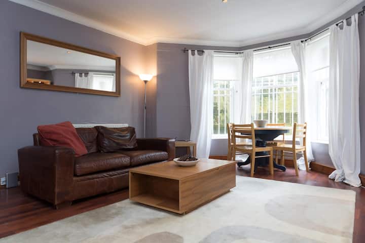 Relax And Unwind @ Peaceful West End Apartment - The Burrell Collection