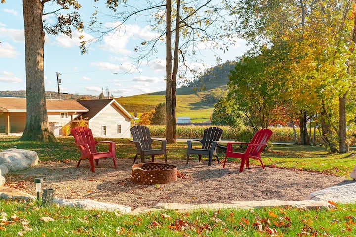 Cozy Home With Theater, Hot Tub, And Scenic Views - Deep Creek Lake, MD