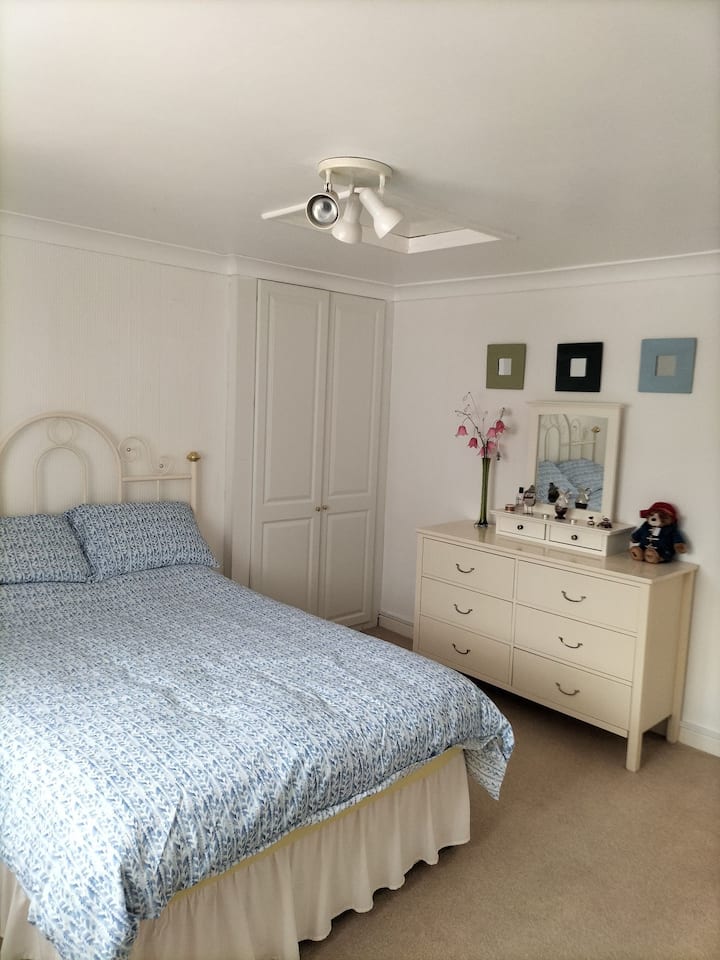 Adorable Double Bedroom Set In Beautiful Grounds - Bewdley