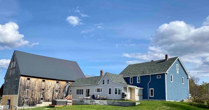 Sprawling Updated Farmhouse - Huge Backyard - Lake Sunapee, NH
