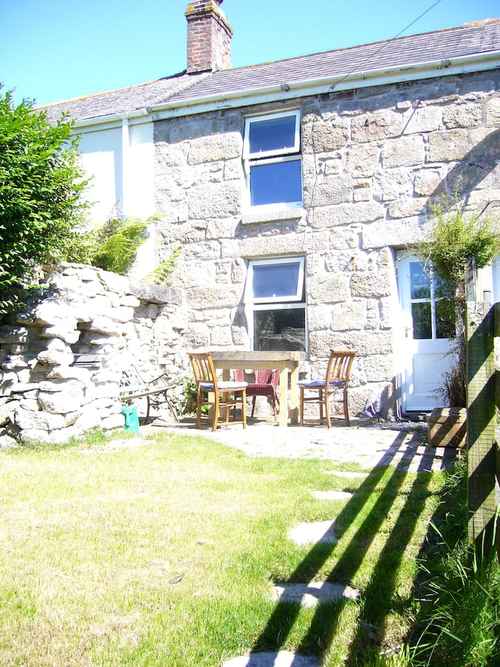 Old Stone Cottage, Quiet Location, Great Views - Pendeen