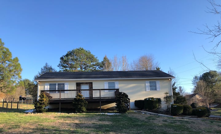 Charming Home In A Safe & Quiet Neighborhood - Cookeville, TN