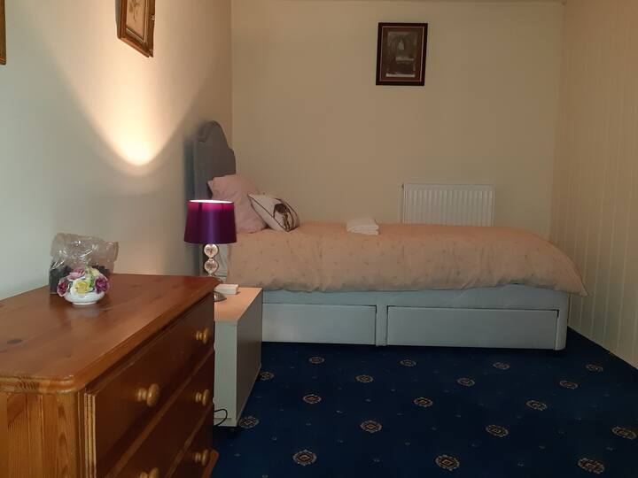 Cosy Attic Room Available In Center Of Barrow - Ulverston