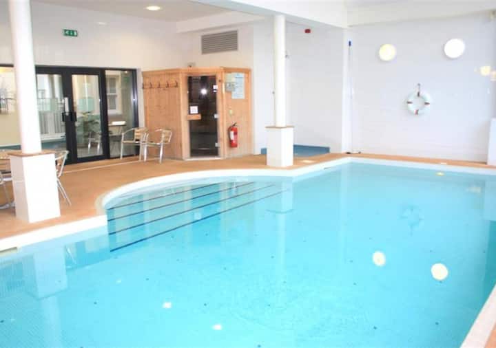 4☆ Bright Apmt , With Indoor Heated Pool - Tenby