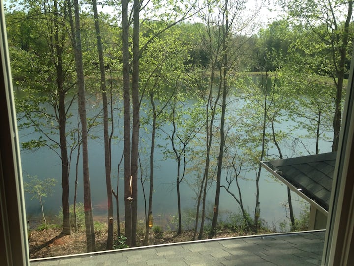 Cozy Pond View Apartment - Mooresville, NC