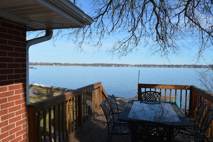 Lakefront, Newly Renovated, Tranquil Getaway, Free Water Sports - Illinois
