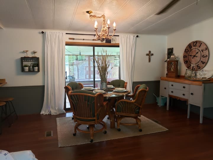 Heavensgate Cottage  Just 5 Miles From The Beach - Cedar Point, NC