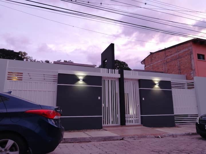 Casa Estilo Loft En Colonia La Campaña - Tegucigalpa