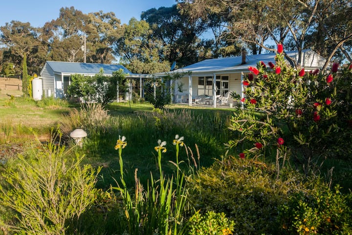 Musical Gully Country Cottage & Native Bird Haven - Beaufort, Australia