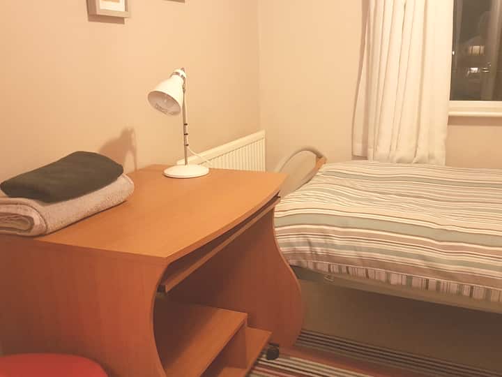 Small Inexpensive Single Room - Maynooth