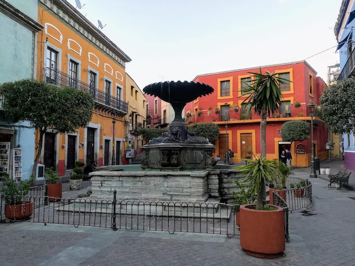 Casa Con Cochera En El Centro Histórico - Guanajuato