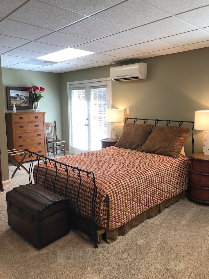 Pineview Point Bedroom Suite With Private Entrance - Clinton, NC