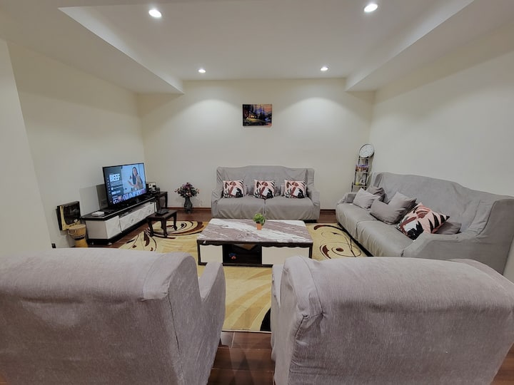 Lovely 2-bedroom Apartment With Basketball Court - 에티오피아