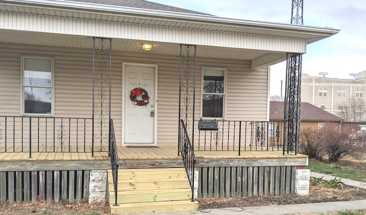 Cute 2 Bedroom Home By Unl, Stadium, Pba, Downtown - Lincoln