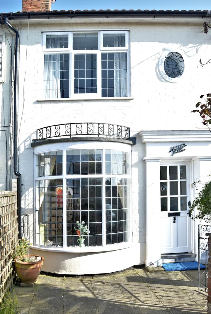 Victorian Cottage, In Central Walton - For Short And Longer Term Stays - Walton-on-the-Naze
