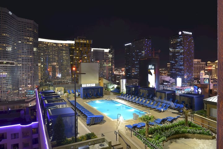 "Best Strip Suite Getaway * Roof Top Pool *2 Bdrm" - The Cromwell Las Vegas Hotel & Casino