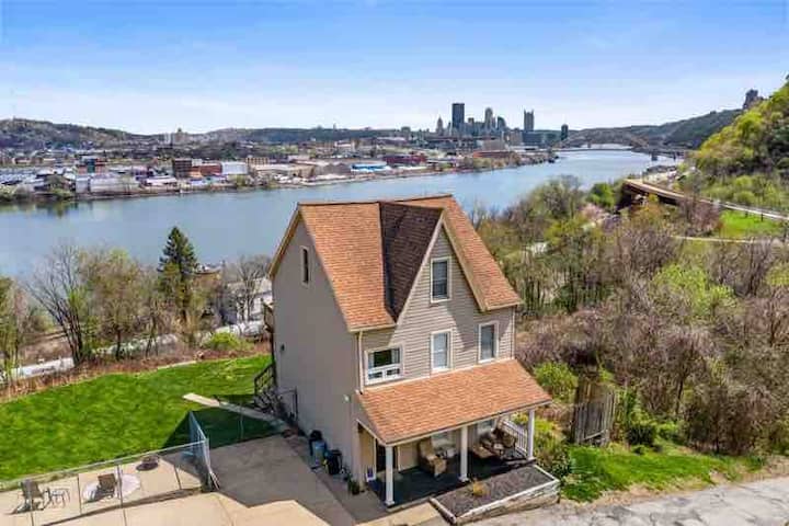 Cozy Home W/ River & City Views! - Pittsburgh, PA