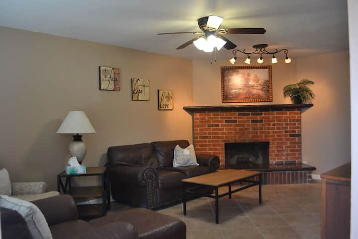 Harvard House

Private 2 Bedroom 2 Bath Home With Patio. - Midland, TX
