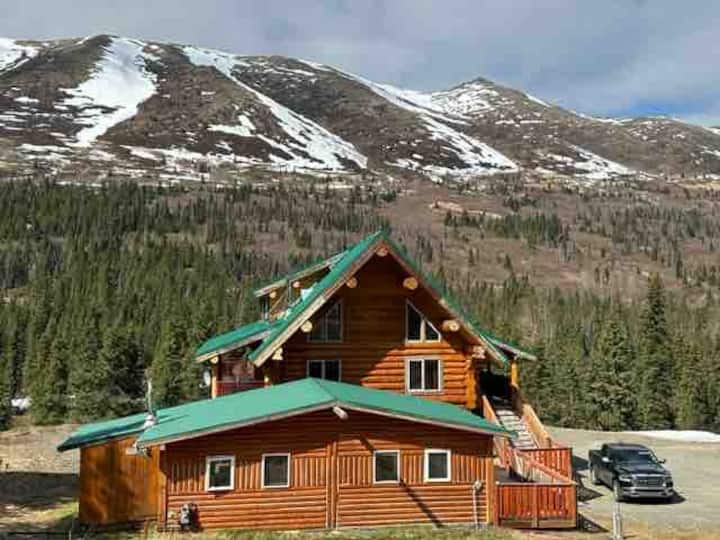 Alaskan Retreat Guest Log Cabin - Anchorage, AK