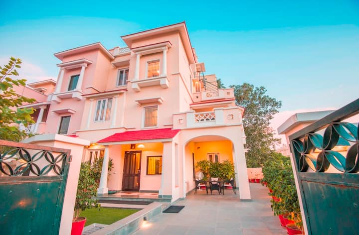 Comfortable Stay Near Celebration Mall - Udaipur
