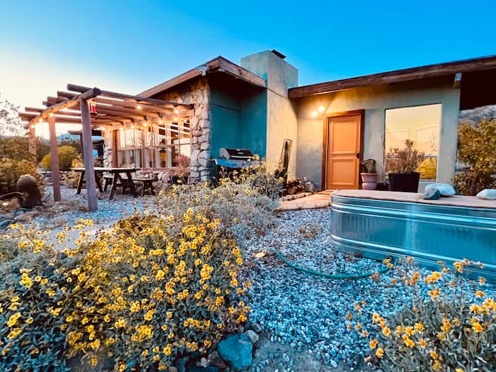 360 Degrees Desert Views Cottage Near Palm Springs - Morongo Valley, CA