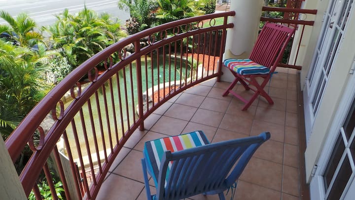 Walk To Cairns City! - Two Bed, Two Bath, Laundry, Pool - Cairns Airport