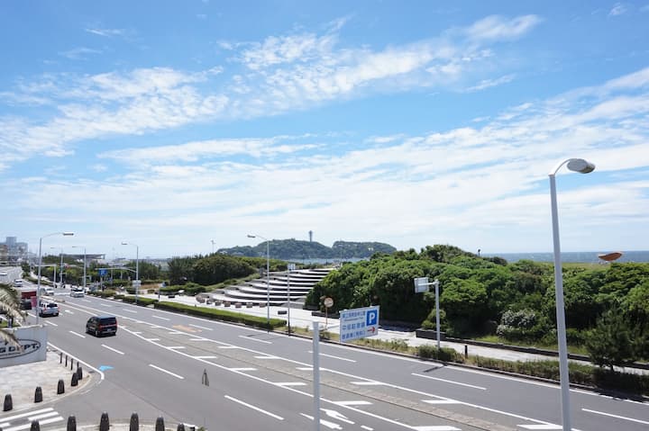 ワンチャンも泊まれるビーチが目の前のホテルです。江ノ島・鎌倉観光に最適です。 - 鐮倉市