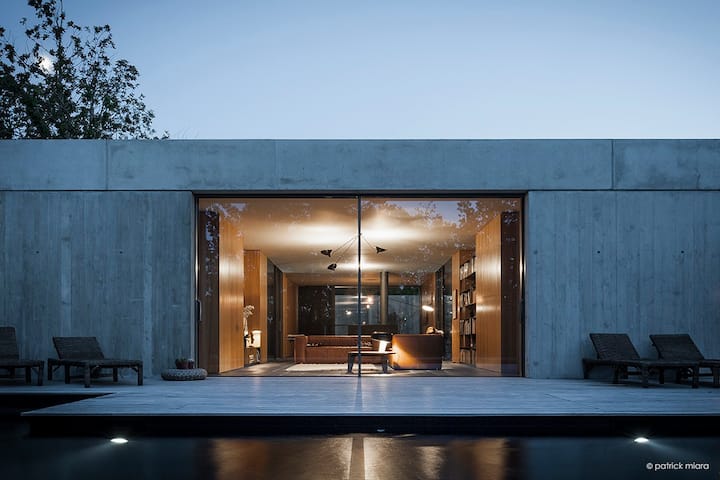 Glass & Concrete House, A Modernist Dream! - Cahors