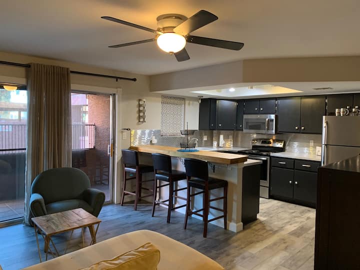 One Block Walking Distance From Asu! - Tempe