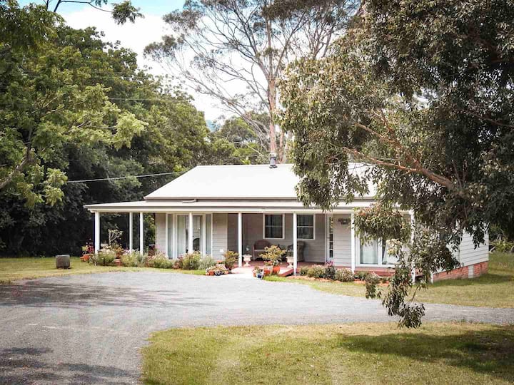 Girrakool Grove Country Cottage - Gerringong - Berry, New South Wales